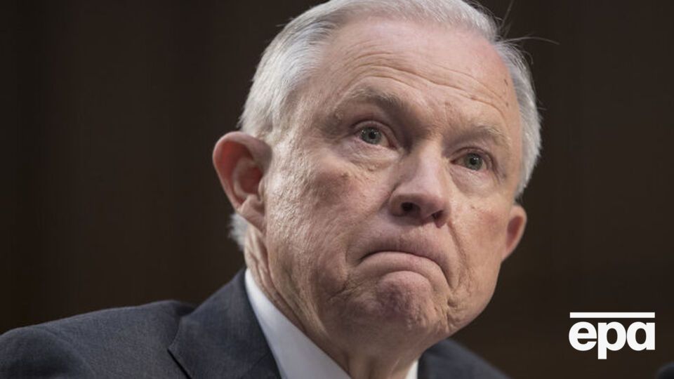 Сешнс возглавил минюст США 8 февраля 2017 года