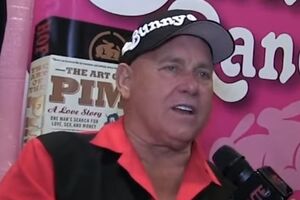 Хоф скончался в возрасте 72 лет