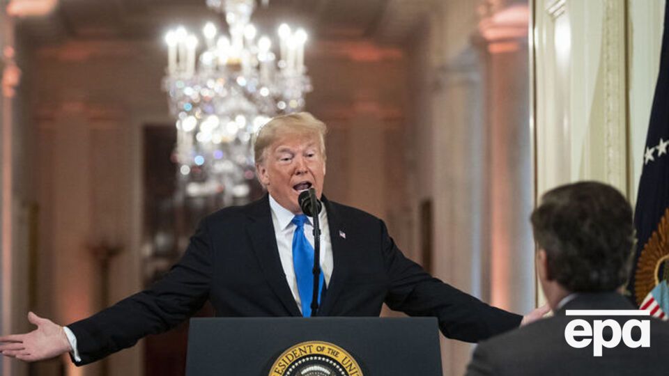 Трамп – журналістові: CNN має бути соромно, що ви працюєте у них