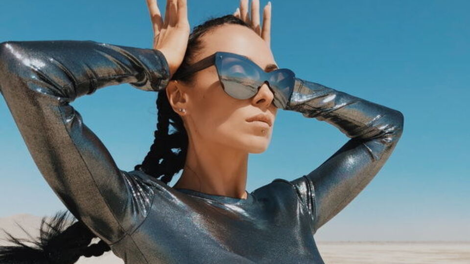 DJ Nana станцювала посеред пустелі