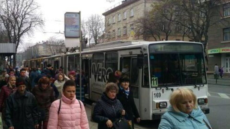 Стоимость проезда в общественном транспорте пока повышать не будут