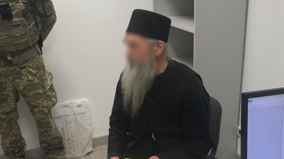 У священника выявили поддельный паспорт