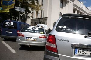 Власники машин на єврономерах протестували біля Ради й інші новини дня