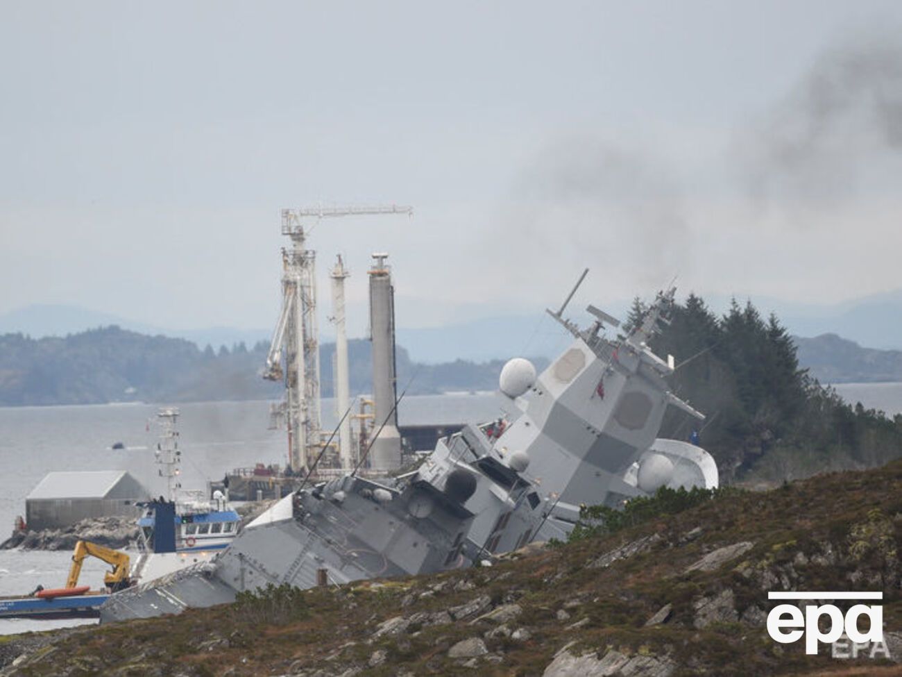 Фрегат тонет у норвежского побережья