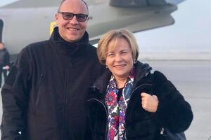 Политики вылетели на Донбасс сегодня утром