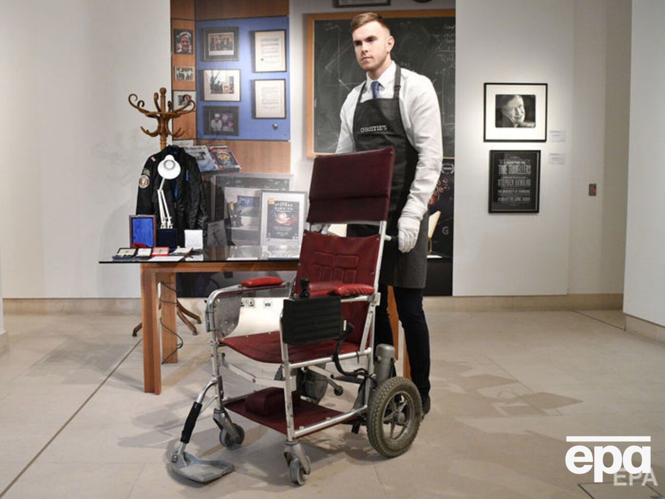 Речі Гокінга продали на аукціоні Сhristie's