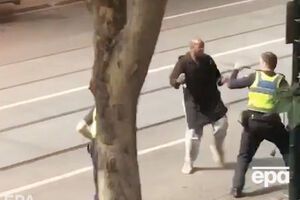 Правоохоронці стріляли в нападника і поранили його