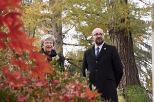 Мей і Мішель побували на військовому кладовищі