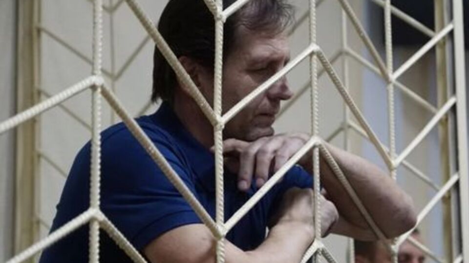 Сестра Балуха: Володя худой, бледный, лицо серое, блеска в глазах нет