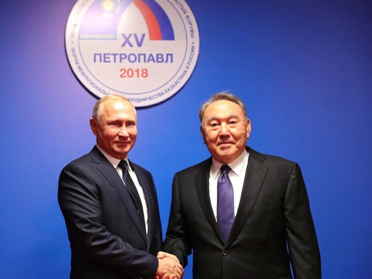 Путин и Назарбаев посетили выставку 9 ноября