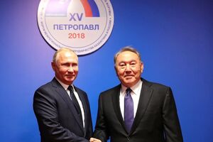 Путин и Назарбаев посетили выставку 9 ноября