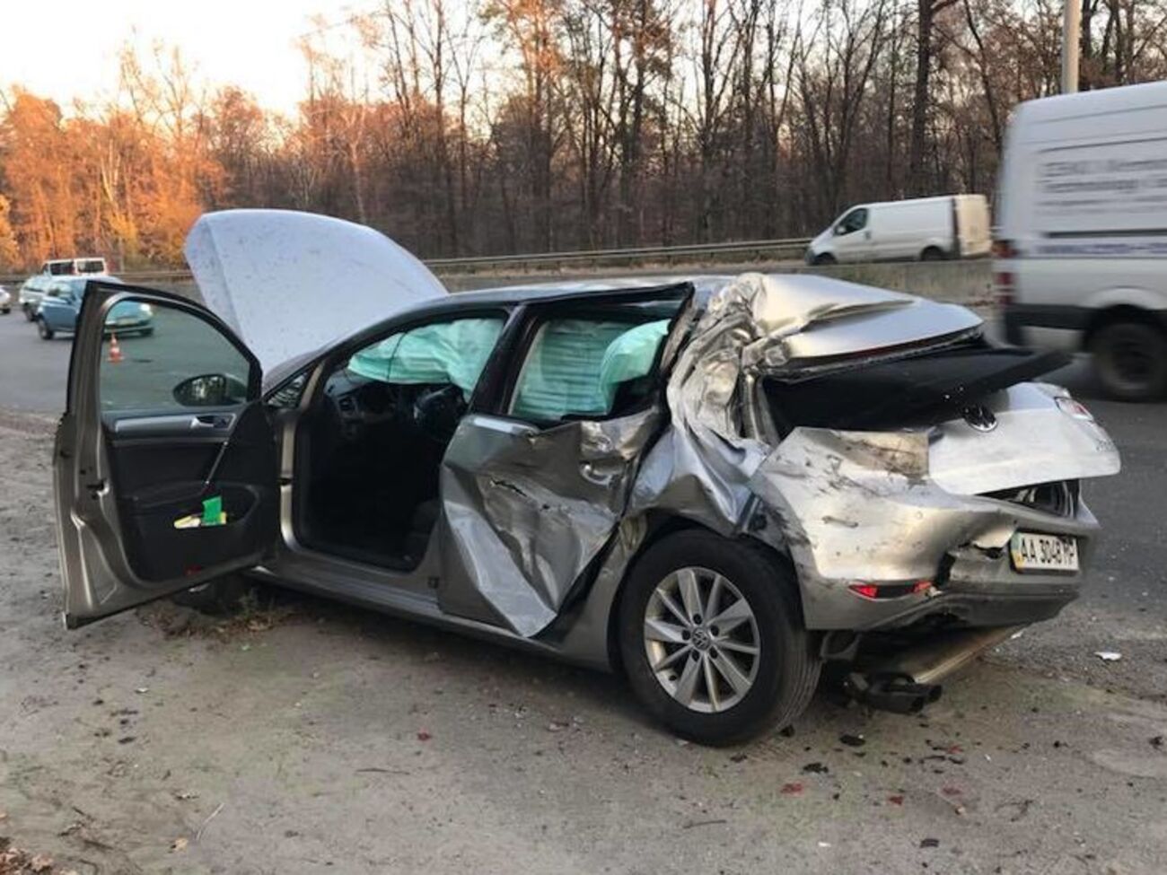 Машину Лещенко ударили сзади