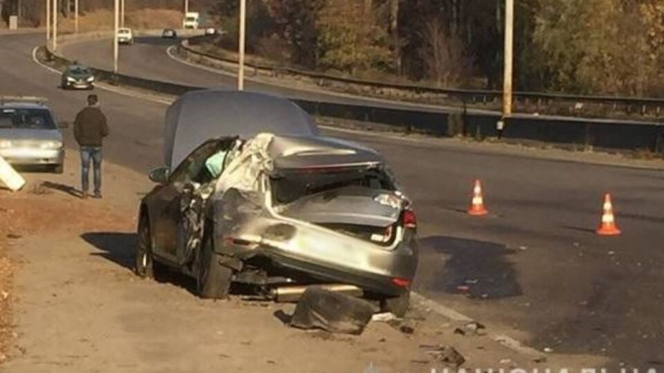 В результате ДТП машину развернуло