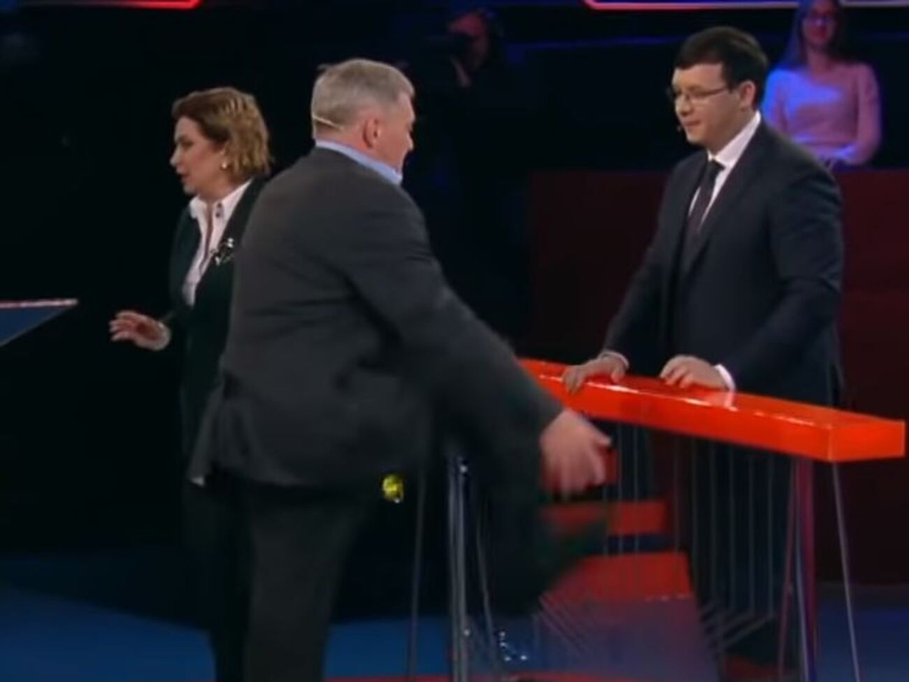 Грымчак толкнул столик перед нардепом