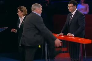 Грымчак толкнул столик перед нардепом