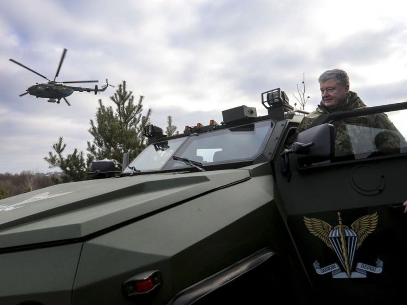 Порошенко: Военное положение введено в ответ на угрозу расширения российской агрессии