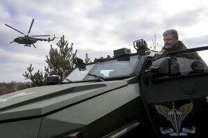 Порошенко: Военное положение введено в ответ на угрозу расширения российской агрессии