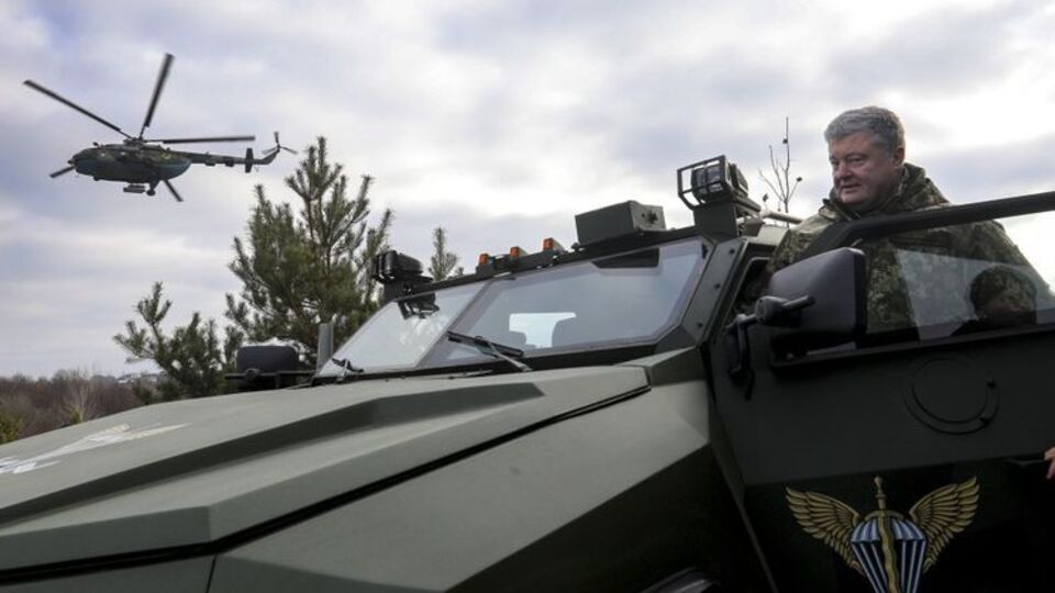 Порошенко: Военное положение введено в ответ на угрозу расширения российской агрессии