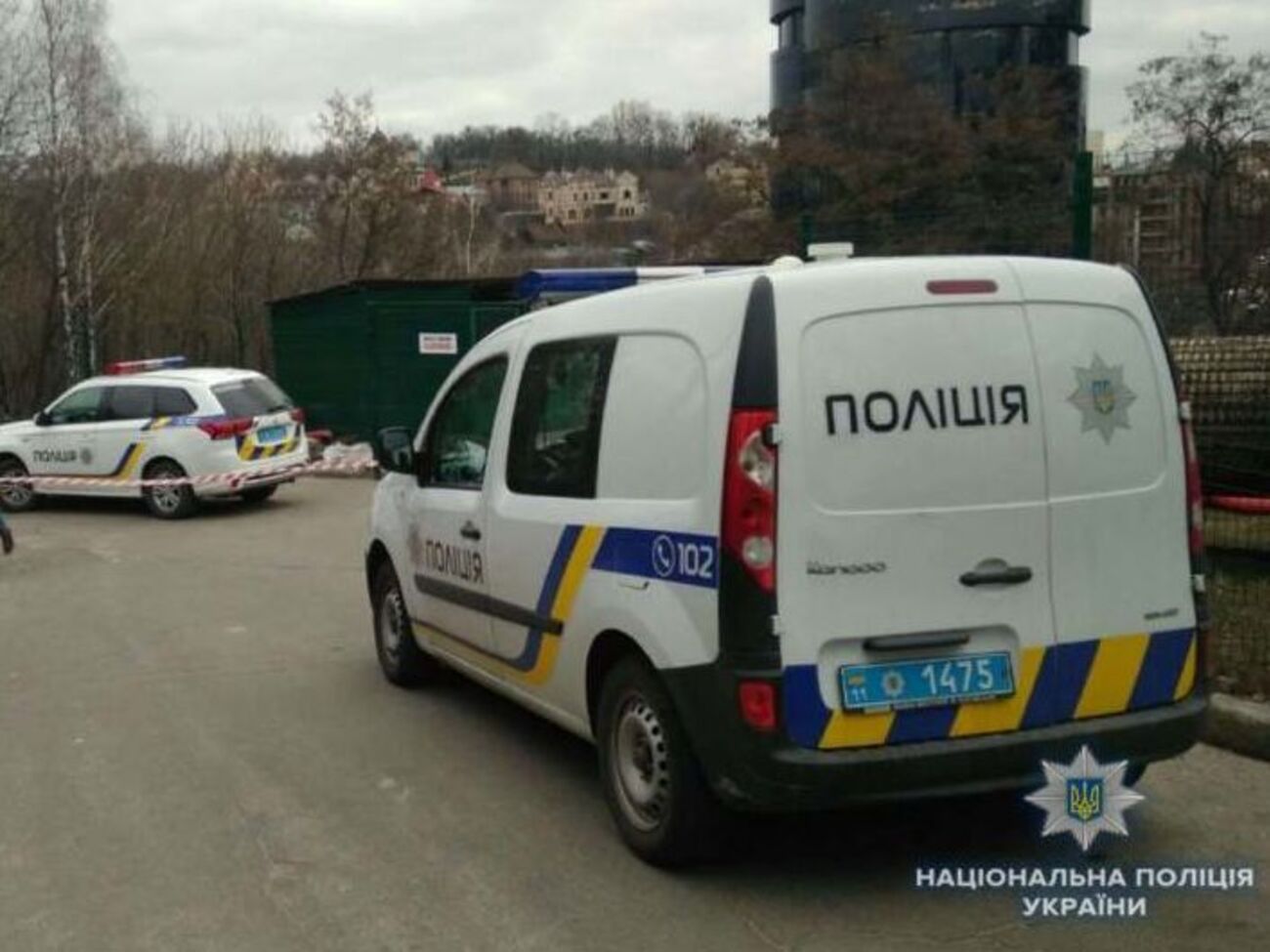Поліція звільнила заручницю після того, як виламала двері