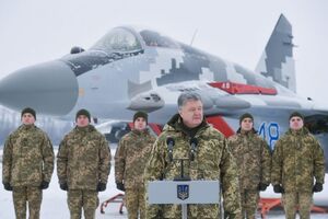 Порошенко: В акваториях Черного, Азовского и Эгейского морей выполняют задания более 80 российских кораблей и восемь подводных лодок