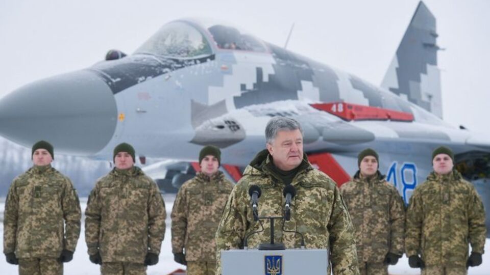 Порошенко: В акваториях Черного, Азовского и Эгейского морей выполняют задания более 80 российских кораблей и восемь подводных лодок