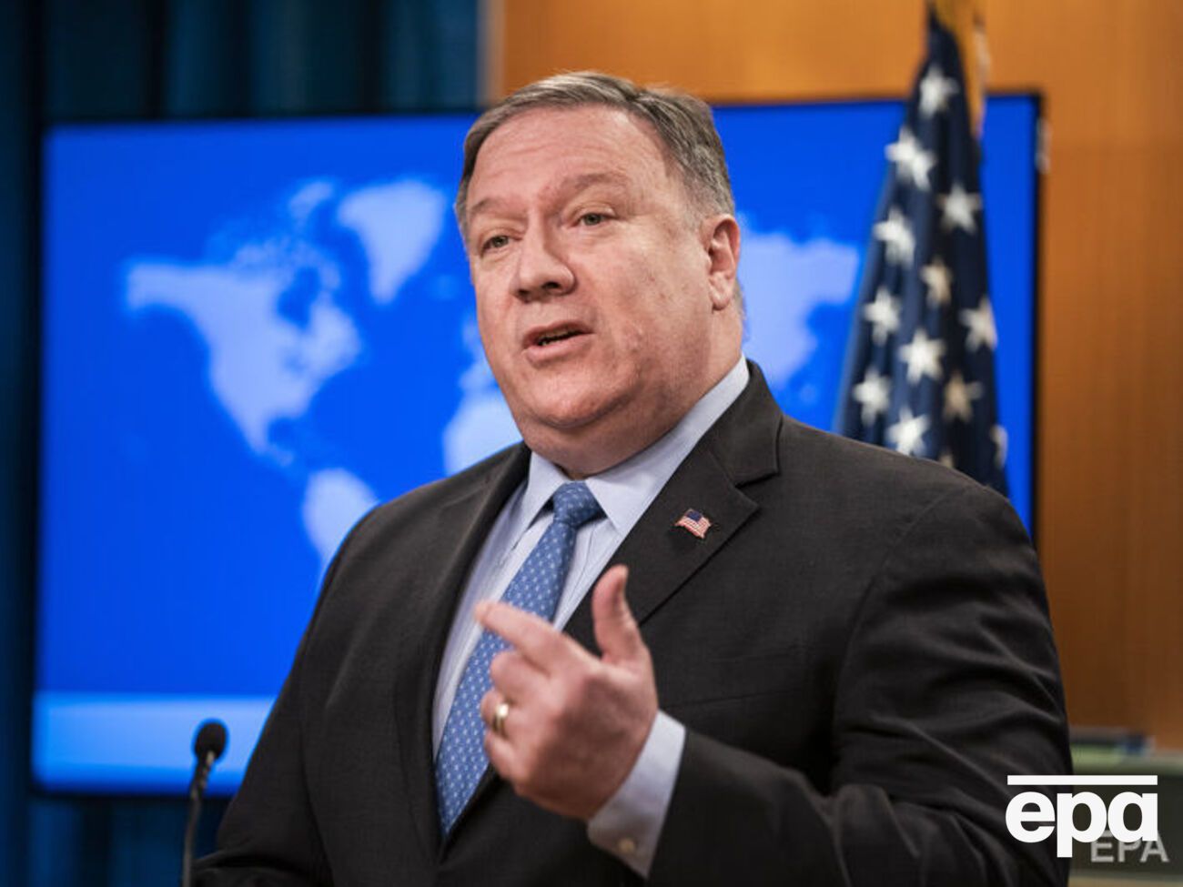 Помпео заявил, что&nbsp;встреча Трампа и Путина была отменена, потому что&nbsp;"поведение россиян глубоко противоречит международному праву"