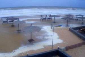 Из-за шторма в Азовском море поднялся уровень воды
