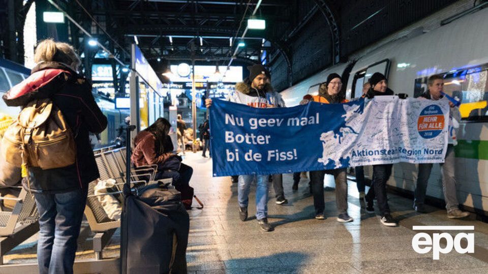 В Берлине, Франкфурте, Мюнхене и других столицах федеральных земель местный трафик почти полностью остановлен