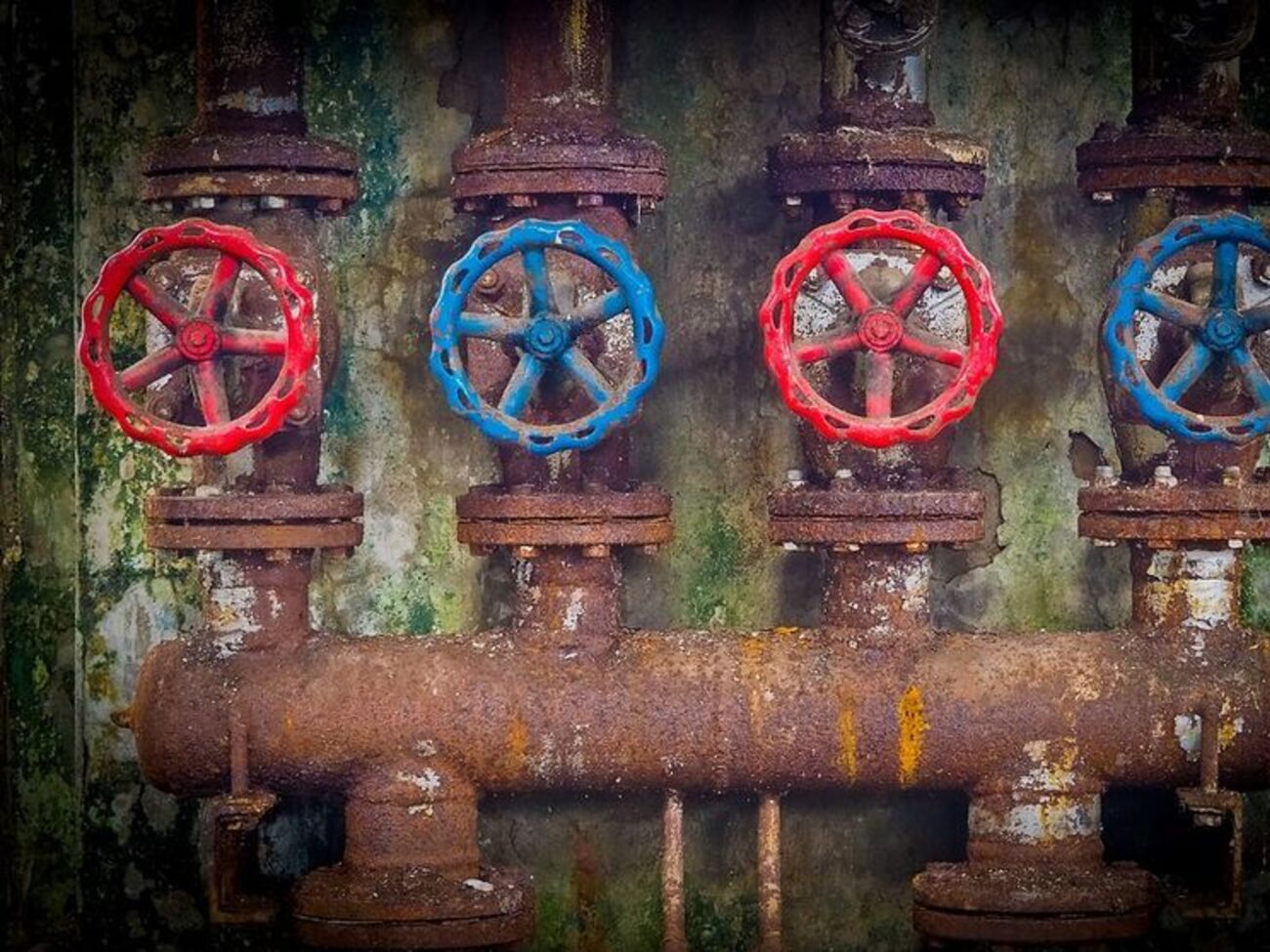 Гаряче водопостачання та тепло подорожчають на 12&ndash;24% із 1 січня