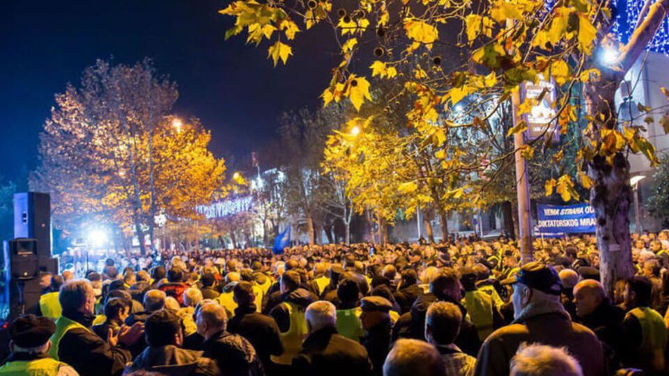 Чорногорська опозиція мітингувала в жовтих жилетах