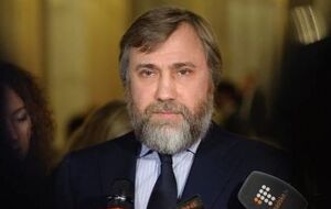 Вадим Новинський: Уже сьогодні надійшла звістка про те, що протоієрею Рівненської єпархії УПЦ Віктору Земляному правоохоронці мали намір вручити підозру "за зраду Батьківщини", що саме собою нонсенс