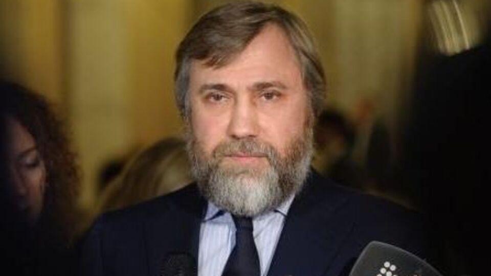 Вадим Новинський: Уже сьогодні надійшла звістка про те, що протоієрею Рівненської єпархії УПЦ Віктору Земляному правоохоронці мали намір вручити підозру "за зраду Батьківщини", що саме собою нонсенс
