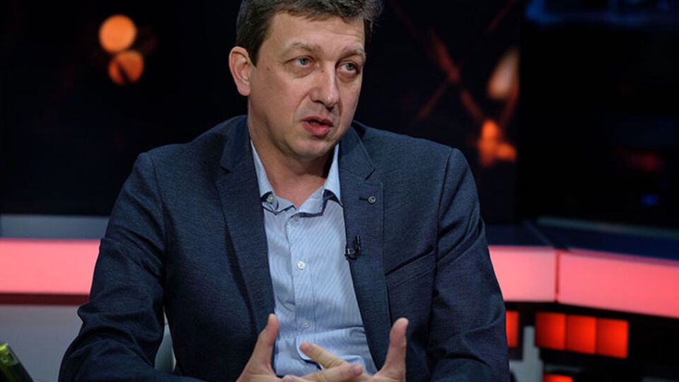Олесь Доний: У нас не только януковичи и порошенки стремились во власть. Тысячи украинцев мечтают туда попасть с той же целью – личное обогащение. Это серьезная болезнь общества, и мы ее не вылечим, только сменив президента