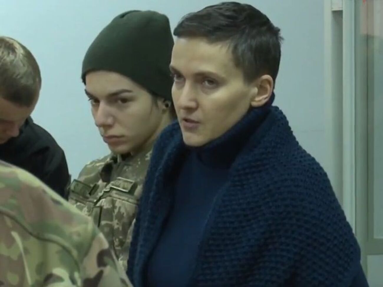 Справу Савченко (праворуч) розглядає Шевченківський райсуд Києва