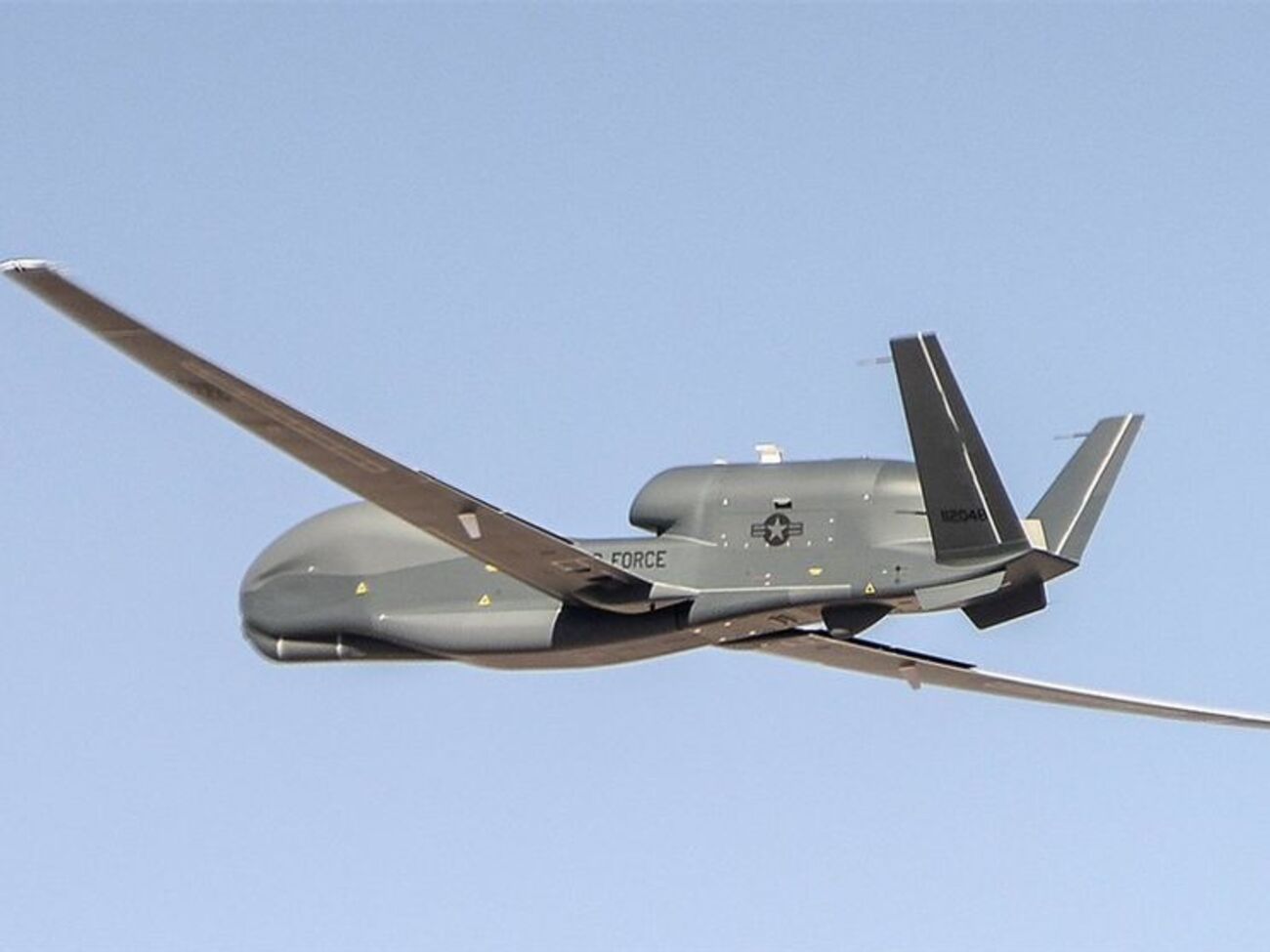Стратегічний розвідувальний безпілотний літальний апарат RQ-4B-30 Global вилетів з авіабази Сігонела в Італії