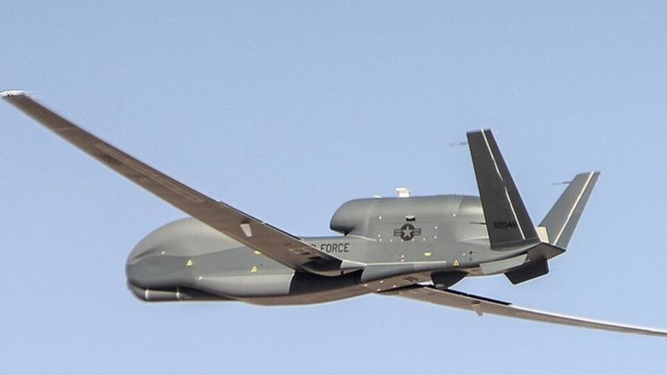 Стратегічний розвідувальний безпілотний літальний апарат RQ-4B-30 Global вилетів з авіабази Сігонела в Італії