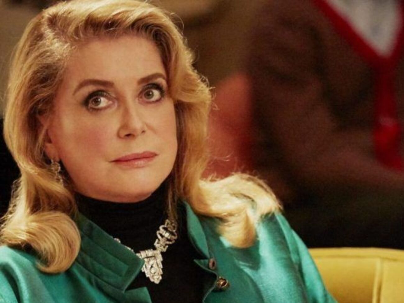 Деньов зіграла роль у рекламній короткометражці