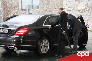В Mercedes британского премьера заклинило ручку двери