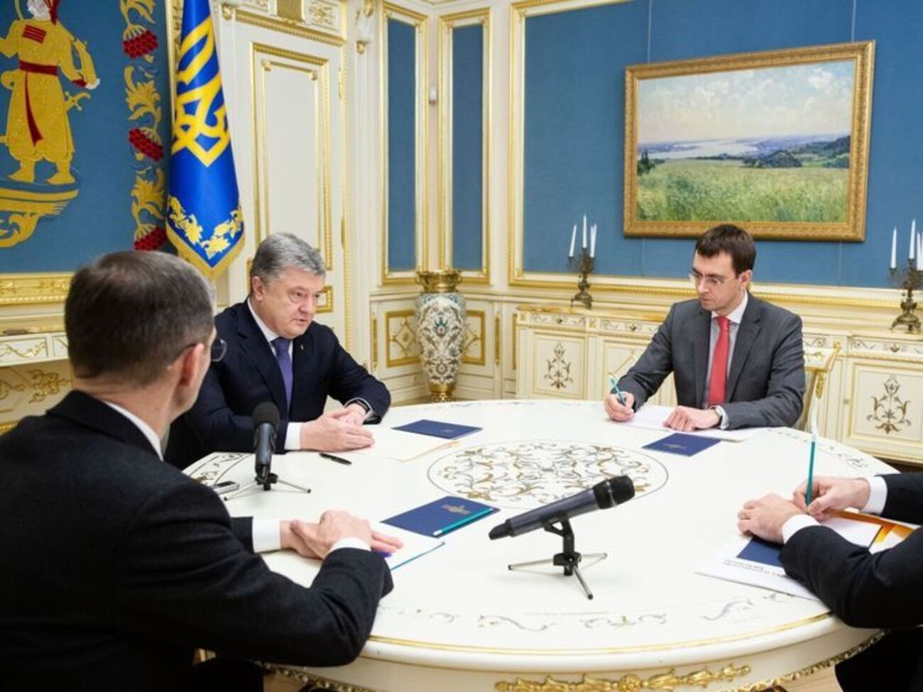 Порошенко встретился со Смелянским и Омеляном