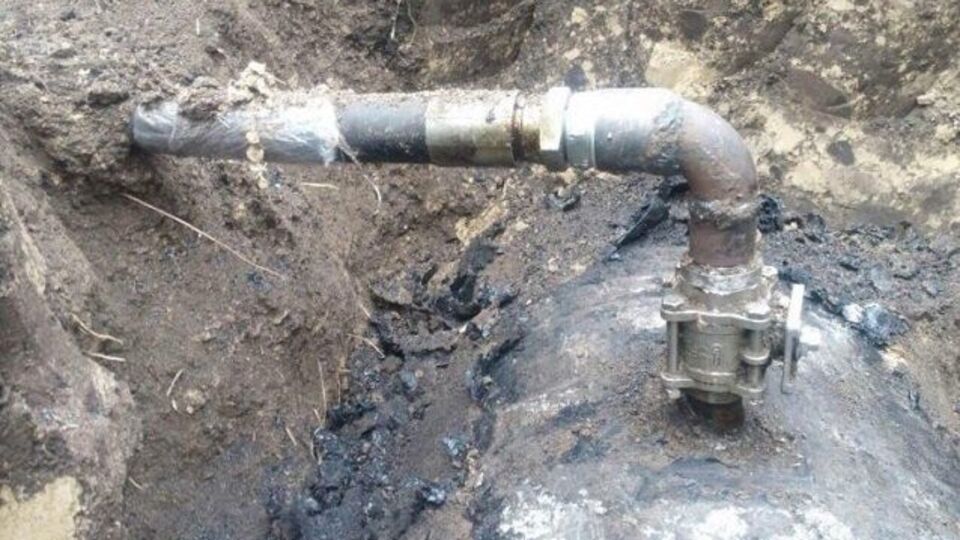 Зловмисники прикріпили до нафтопроводу 40-метровий шланг із регулювальним краном для зливу