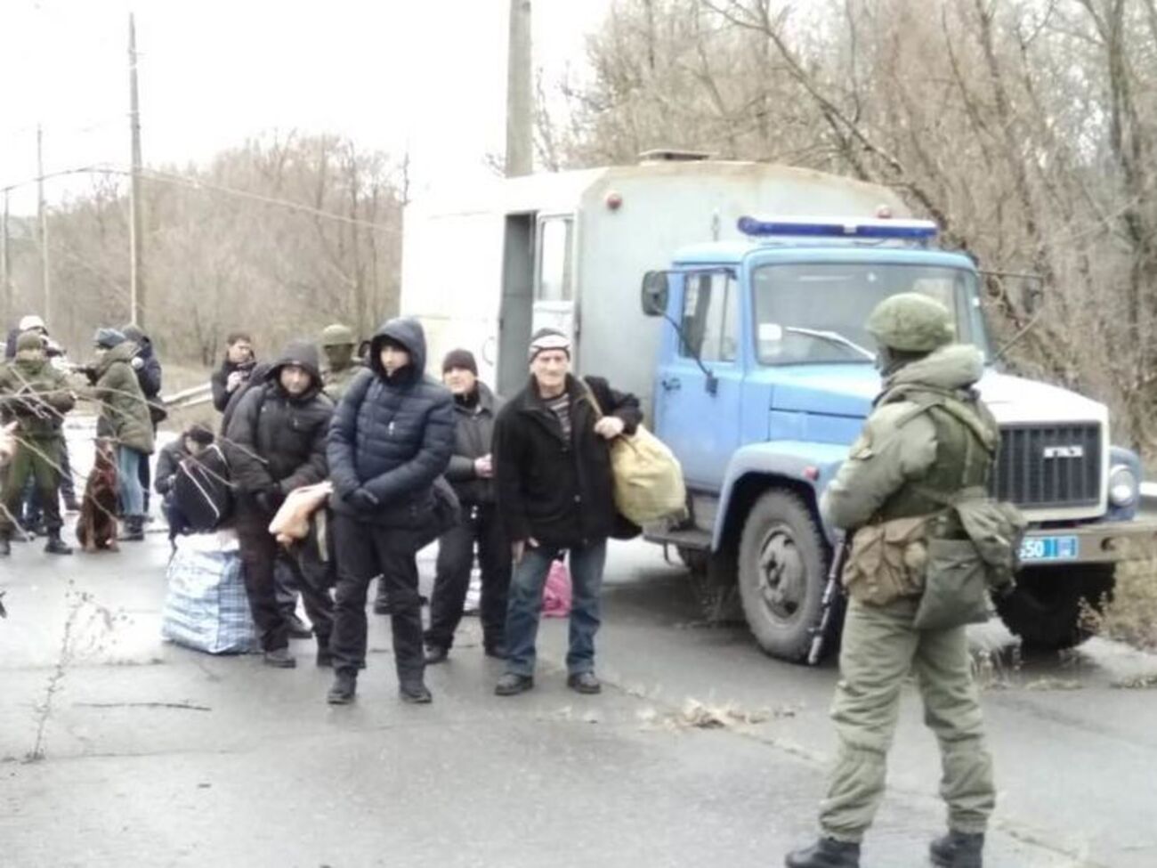 Cегодня состоялась передача 42 украинцев, осужденных до начала войны, из неконтролируемых районов Луганской области