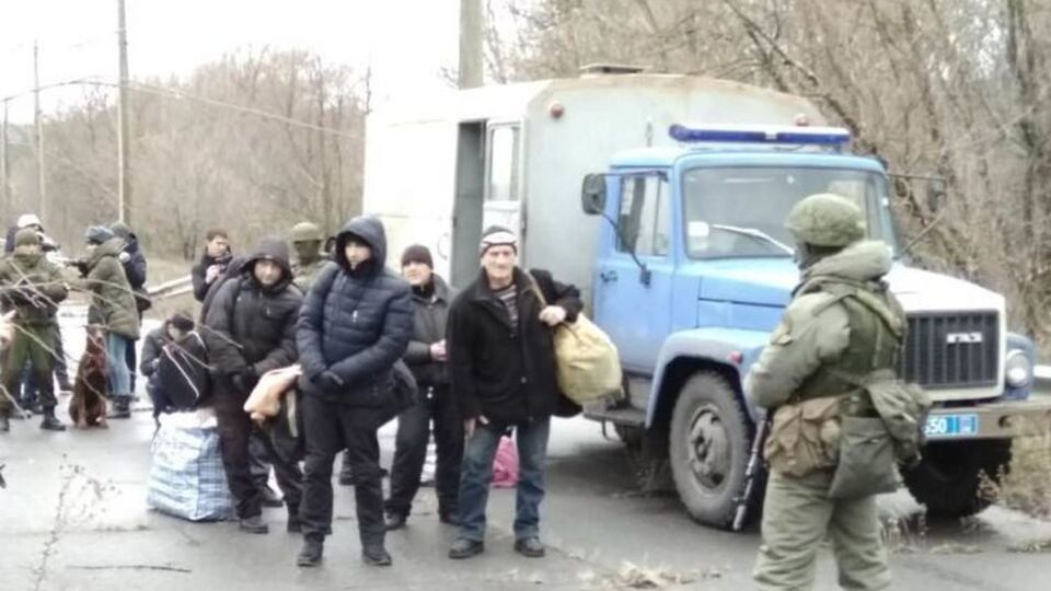 Cегодня состоялась передача 42 украинцев, осужденных до начала войны, из неконтролируемых районов Луганской области