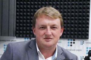 А может, Семочко и Насиров тоже разносят пенсии, и поэтому их нельзя уволить?