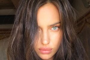 Шейк показала фото в ниглиже