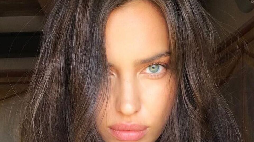 Шейк показала фото в негліже