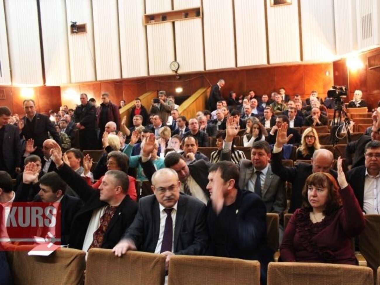 Депутати Івано-Франківської обласної ради просять українську владу заборонити проведення ЛГБТ-акцій і парадів