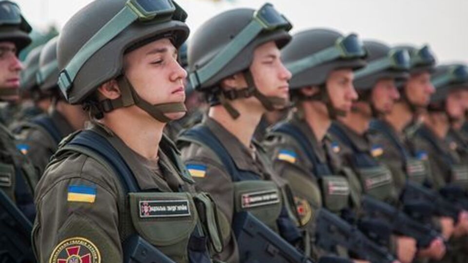 На строкову службу мали призвати 17 960 осіб