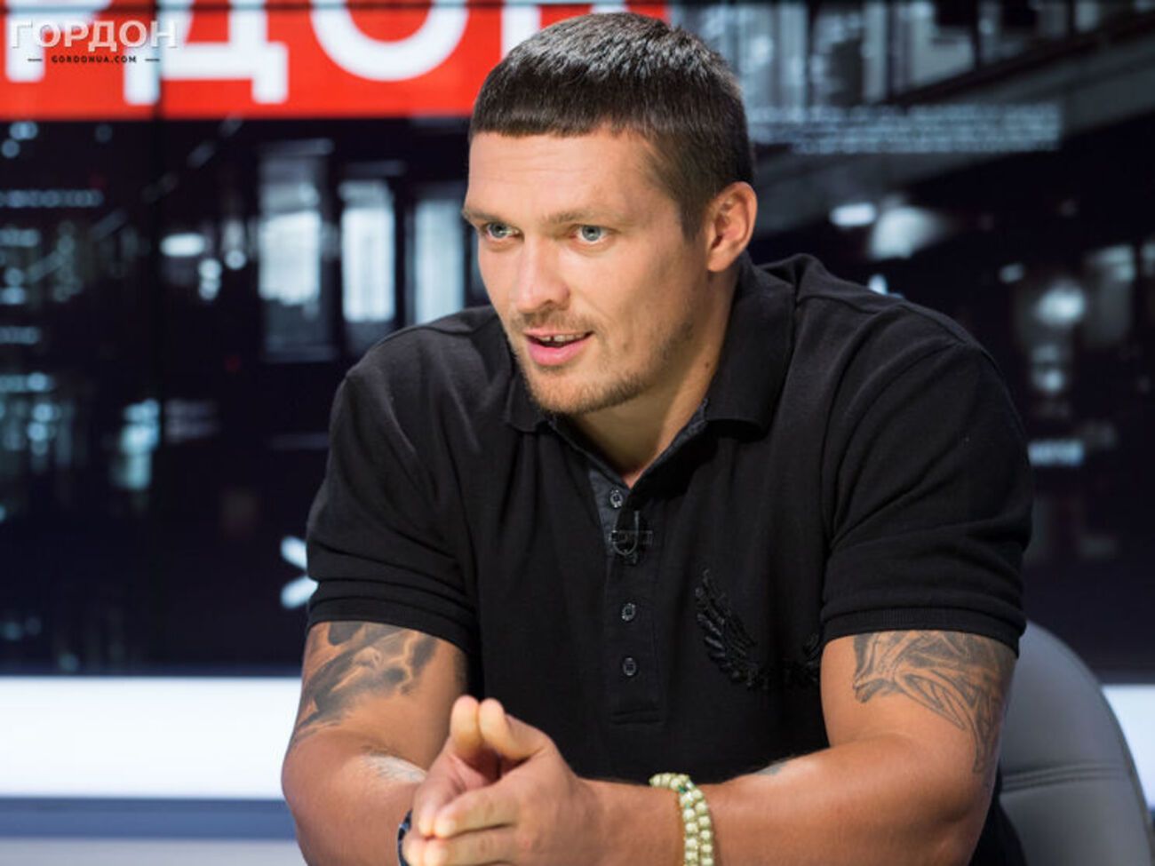 Усик:&nbsp;Когда я задаю вопросы своему духовнику, что происходит и как на это реагировать, он отвечает: "Говори им простую вещь: читайте Библию"