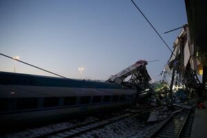 Два вагони поїзда зійшли з рейок