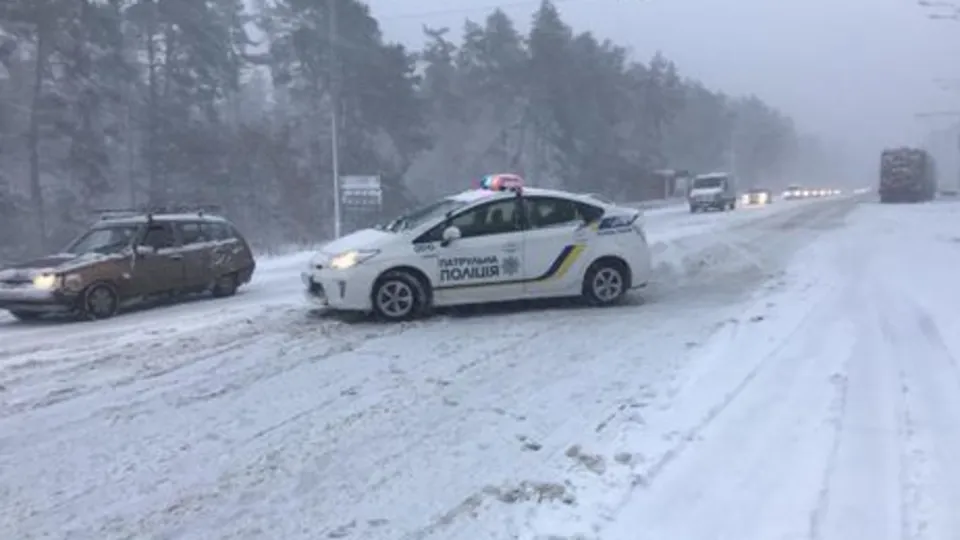 Із 6.00 13 грудня обмежено рух вантажних транспортних засобів у Київській і Житомирській областях